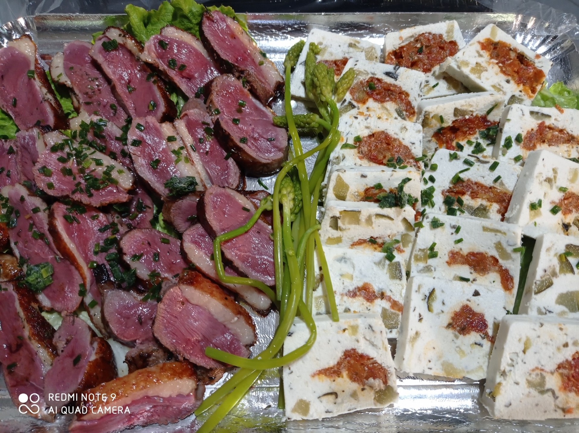 Magret de canard et terrine chevre tomate